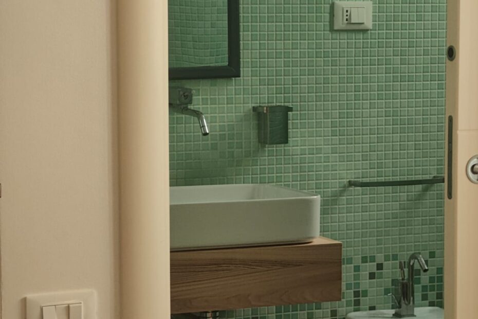 MaeraBedroomToilet_1