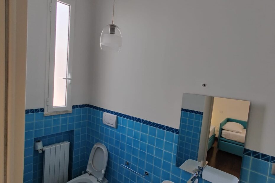 TarasBedroomToilet_2