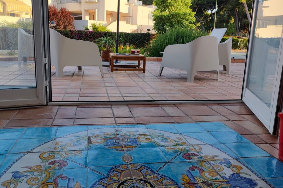 TarasLivingRoomOuter